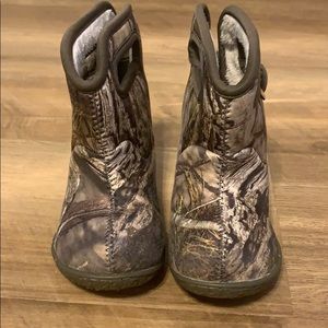 Infant size 6 camo bogs